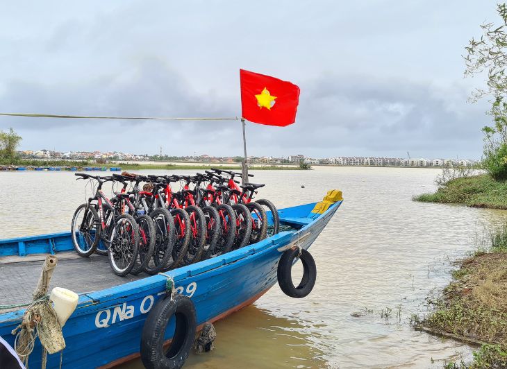 rondreis-vietnam-fietsen-op-boot-travel-around