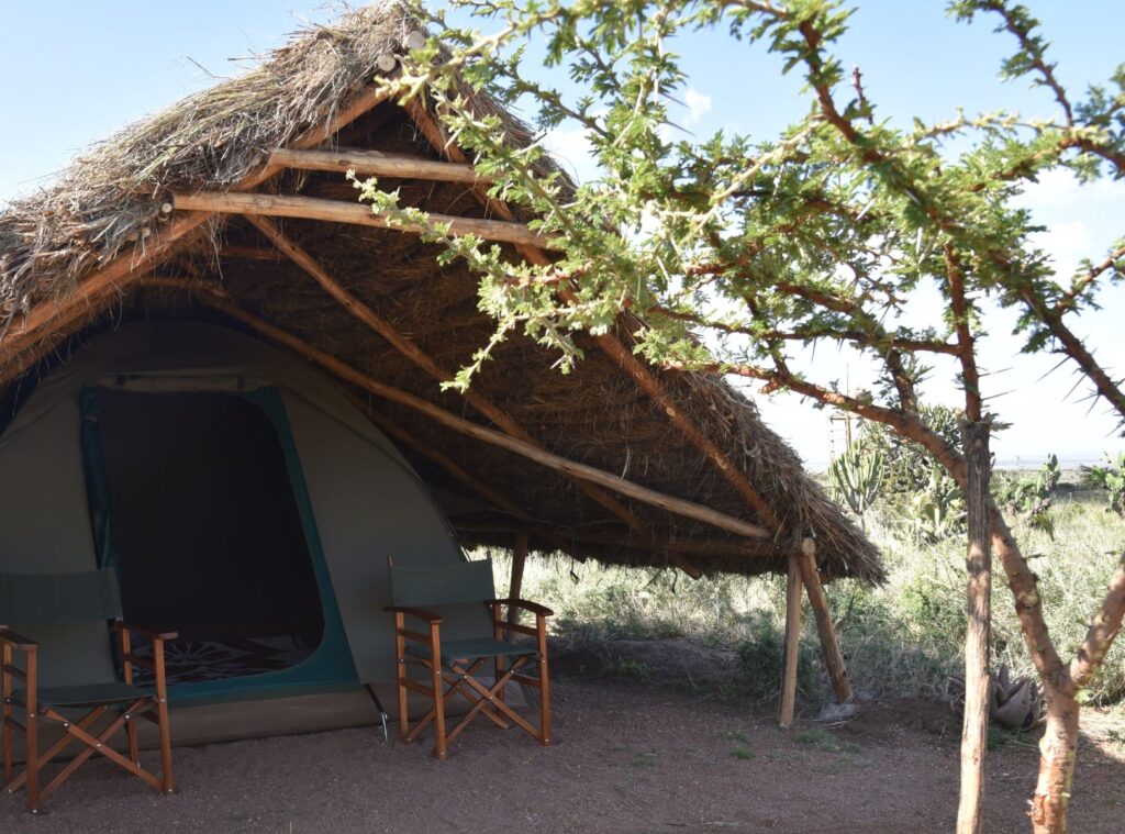 rondreis-kenia-loita-hills-basecamp-tent-travel-around