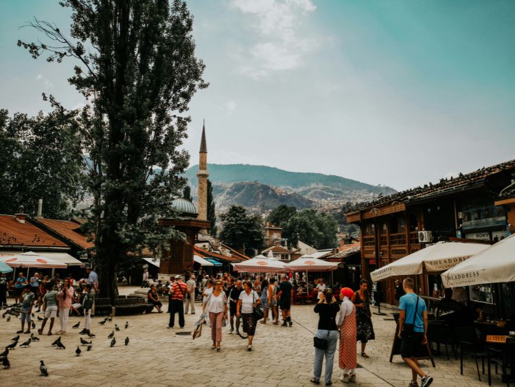 groepsreis Bosnie Herzegovina straatbeeld Sarajevo Travel Around