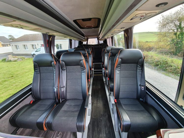 groepsreis Ierland - Mercedes sprinter binnenkant - Travel Around